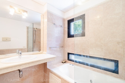 Moderno Apartamento En Alquiler De Tres Dormitorios En Primera Linea, Playa Brava- Ref: 30122