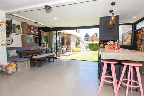 Impecable Casa En Venta, Concón Y Con Un Maravilloso Quincho