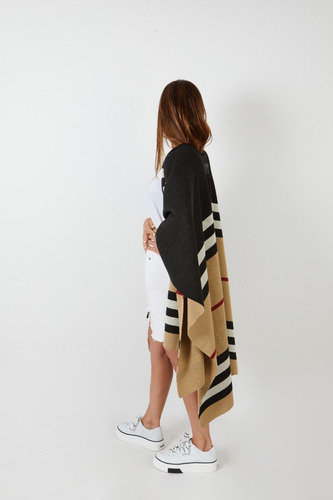 Imagen 2 de 4 de Ruana Estampada De Diseño Mujer Abrigo Blaquè
