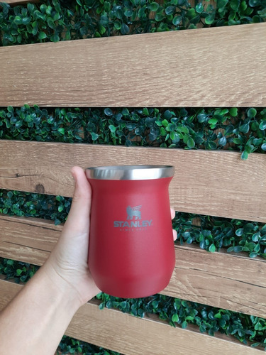 Imagem 4 de 7 de Cuia Térmica Para Chimarrão E Terere Stanley Vermelha 230ml