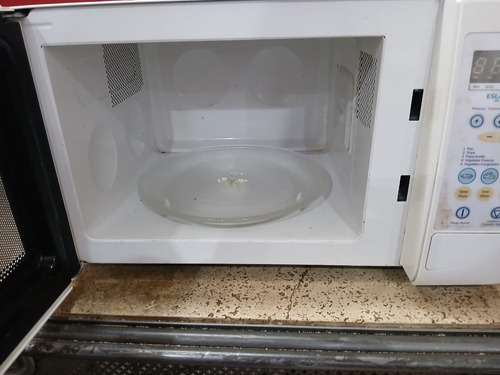 Microondas Eslabon De Lujo Modelo Ems20d (Usado)