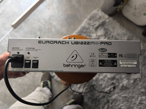 Behringer Eurorack Ub1222fx-pro (Usado)