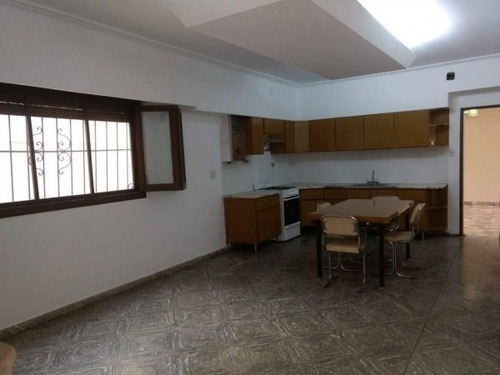 Imagen 2 de 10 de Casa Interna Con Locales