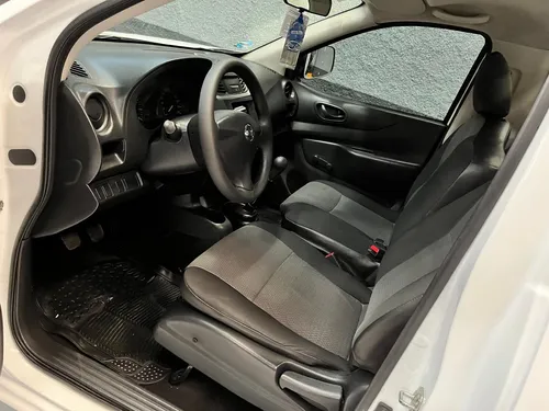 Nissan NP300 2.5 Estacas Dh Mt