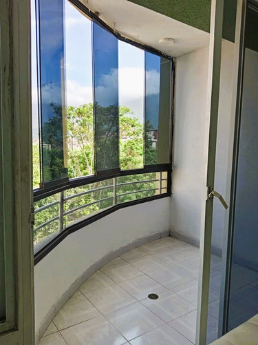 Venta Excelente Apartamento En Lomas Del Ávila, Cuenta Con 95.53m2