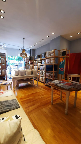 Local En Recoleta