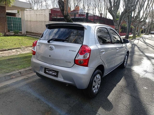 Imagen 6 de 15 de Toyota Etios Xs Nafta 1.5 Caja Manual De 6ta Año 2016