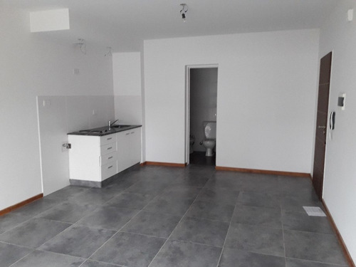 Imagen 2 de 9 de Monoambiente En Venta En Moron Centro