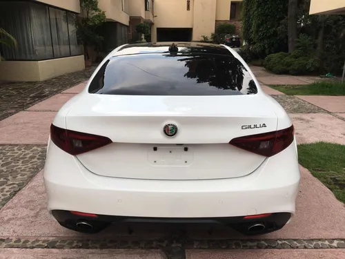 Alfa Romeo Giulia 2.0 Ti At