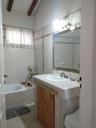 Casa En Venta - 5 Dormitorios 3 Baños - Cocheras - 30.780mts2 - Rama Caída, San Rafael