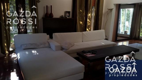 Imagen 2 de 26 de Imponente Casa A La Venta En Solar Del Bosque