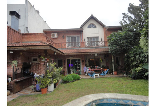 Chalet S/lote De 10 X 49 , 6 Ambientes  C/2 Cocheras , Pisci