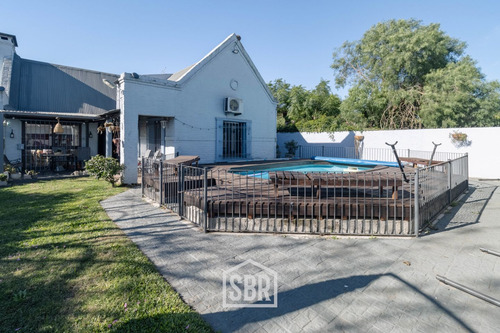 Venta Casa 3 Dormitorios Con Jardín, Barbacoa Y Piscina En Solymar (ref: Sbs-85)