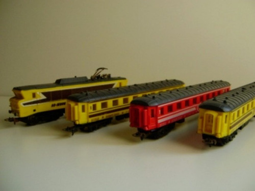 Imagen 4 de 6 de Nico Loco Y 3 Coches Antiguos Paya Made España H0 (sth 10)