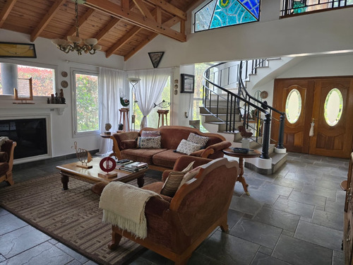 Venta St Thomas Norte 3 Plantas, Quincho, Piscina Climatizada, 390 Mts.