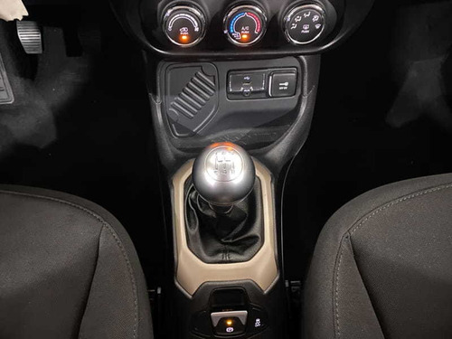 Imagem 13 de 15 de Jeep Renegade 1.8 16v Flex Sport 4p Manual