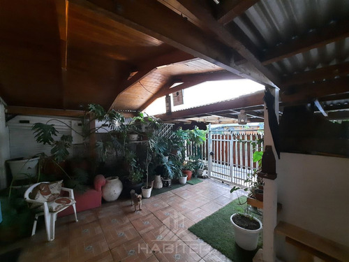 Amplia Casa Esquina En Venta De 3 Dorm. 2 Baños En Curicó