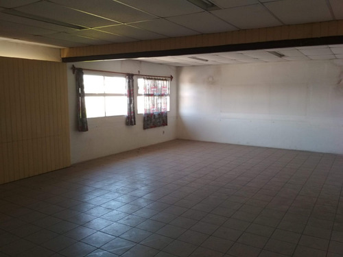 Sitio Ofrece En Venta Ex Colegio En Maldonado