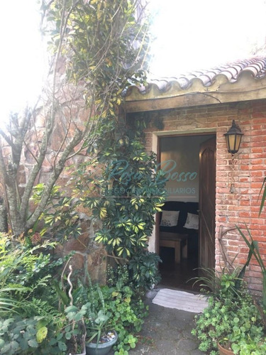 Imagen 2 de 16 de Linda Casa En Entorno Agradable, Excelente Para Vivir Todo El Año, Cuenta Con 3 Dormitorios, Living Comedor Cocina, Parrillero Sin Techar Y Garage.