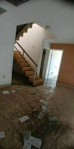 Renta De Bodega Con Oficinas Y Estacionamiento, En Las Granj