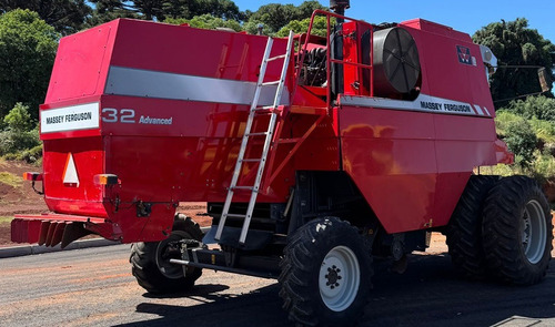 Colheitadeira Massey Ferguson 32 Ano 2012