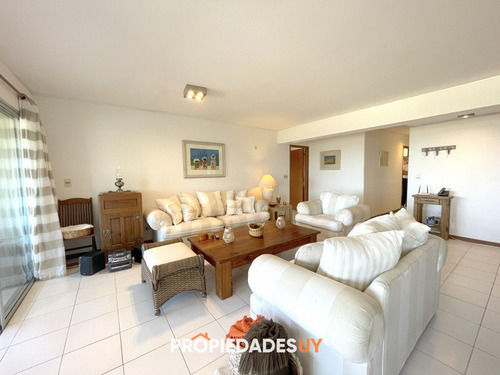 Excelente Precio, Dpto. En Primera Linea De Playa Brava - 3 Dorm. + Dependencia