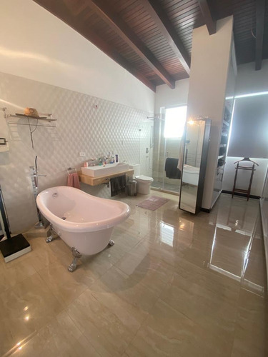 Imagen 18 de 26 de Se Vende Casa 800m2 4h+s/ 7b/ 5p Prados Del Este