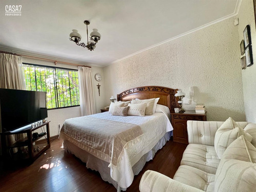 Casa En Venta De 5 Dorm. En Providencia