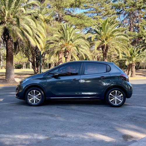 Imagen 2 de 10 de Peugeot 208 1.6 5ptas Feline 115cv