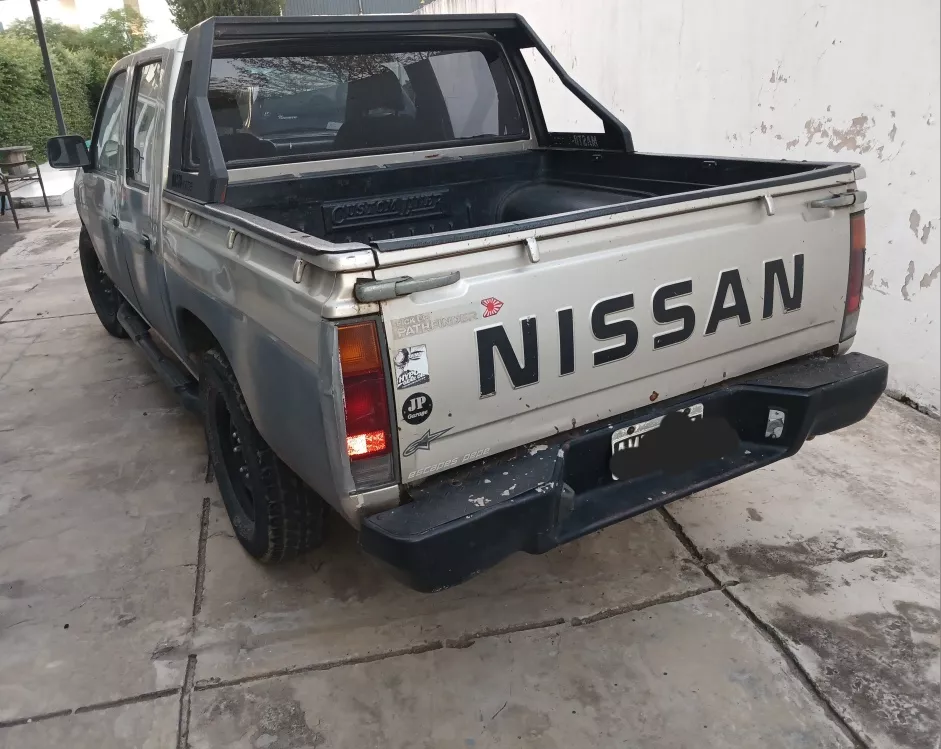 Nissan Pathfinder 2.4 4x2