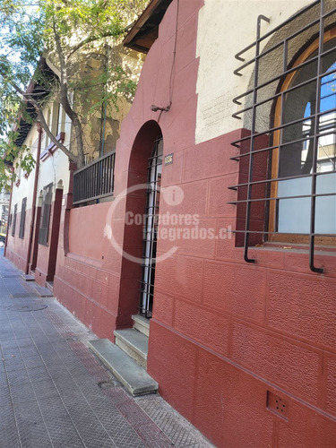 Casa En Venta De 6 Dorm. En Providencia