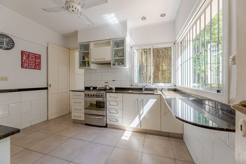 Venta/permuta Casa De 3 Dormitorios B. Parque