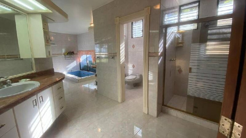 Josefina Toledo: Casa En Venta En Altos De Guataparo, 792m², Bellas Y Amplias Áreas Verdes, Planta 100% , Alta Seguridad, 269250