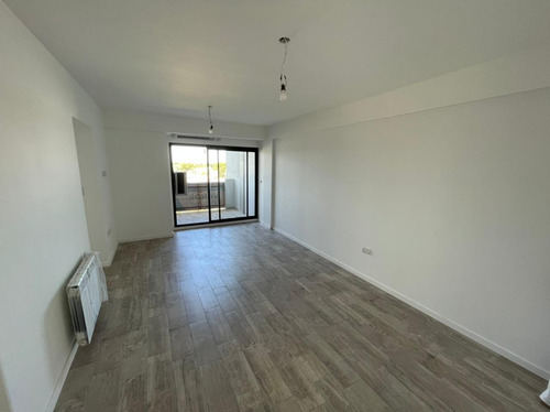 Imagen 4 de 14 de Excelente 3 Ambientes En Venta En Pleno Centro De Banfield.