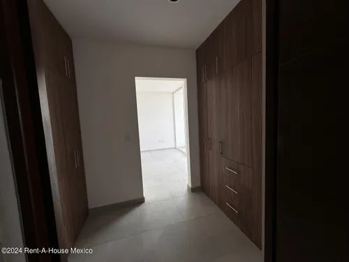 Casa De 4 Recámaras Con 1 En Planta Baja - Venta. El Mirador
