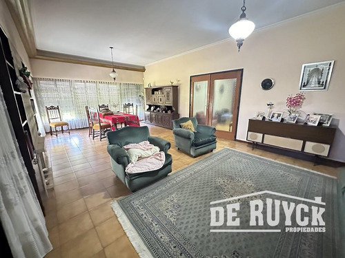 Casa Sobre 2 Lotes A 1 Cuadra Y Media De Monteagudo