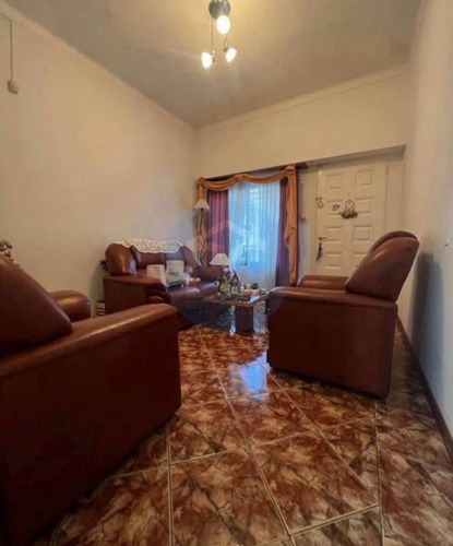 Casa De 2 Dormitorios En Calle San Martín 100, Tandil