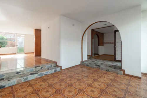 Casa En Venta En La Esmeralda. Cod V15539