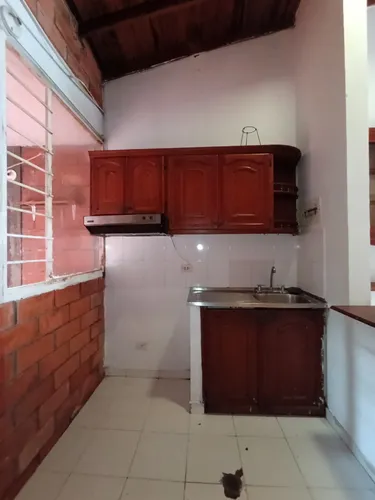 Casa En Arriendo En Prados Del Este. Cod A27003
