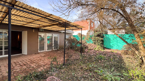 Casa En Villa Elisa De 3 Dormitorios Con Parque