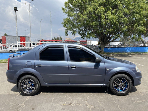 Imagen 12 de 25 de Renault Logan Familier 2012
