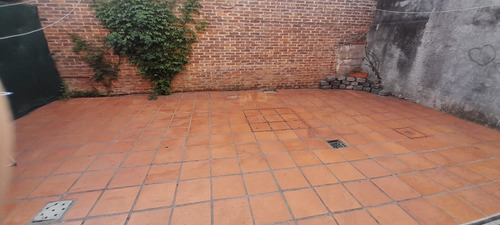 Venta De Ph Casa De Bajos 2 Dormitorios, Garage Y Patio De 40m2 En Punta Gorda
