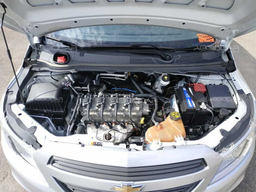 Imagem 8 de 15 de Chevrolet Onix 1.0 Mt Joy (flex) - 2017/2018 - Prata