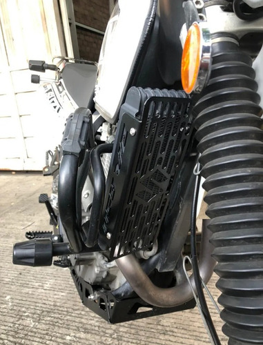 Imagen 3 de 3 de Protector De Radiador Para Suzuky Dr 650