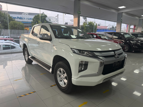 Mitsubishi L200 2.4 Cabina Doble 4x2 Mt