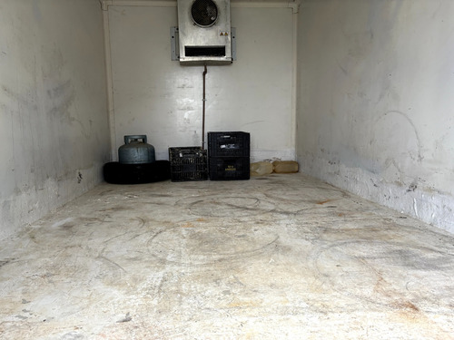 Mb 710 Ano 2002 Bau Refrigerado 709 915 912 914 1016