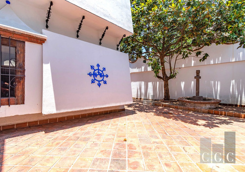 Vive Seguro En Esta Hermosa Casa Ubicada En El Corazón De Co