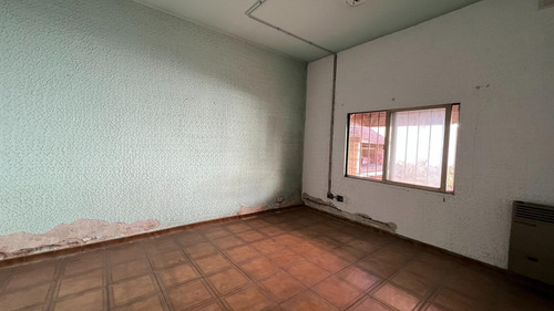 Imagen 7 de 9 de Casa Con Tres Dormitorios En Venta En Castelar Norte