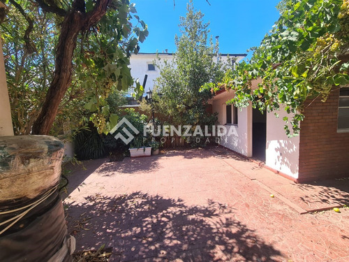 Casa En Venta De 5 Dorm. En Ñuñoa