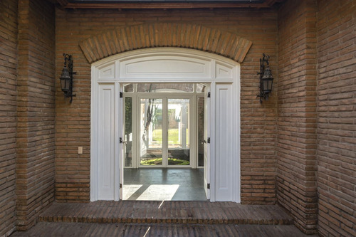 Exclusiva Casa En Lo Curro Con Precioso Jardín